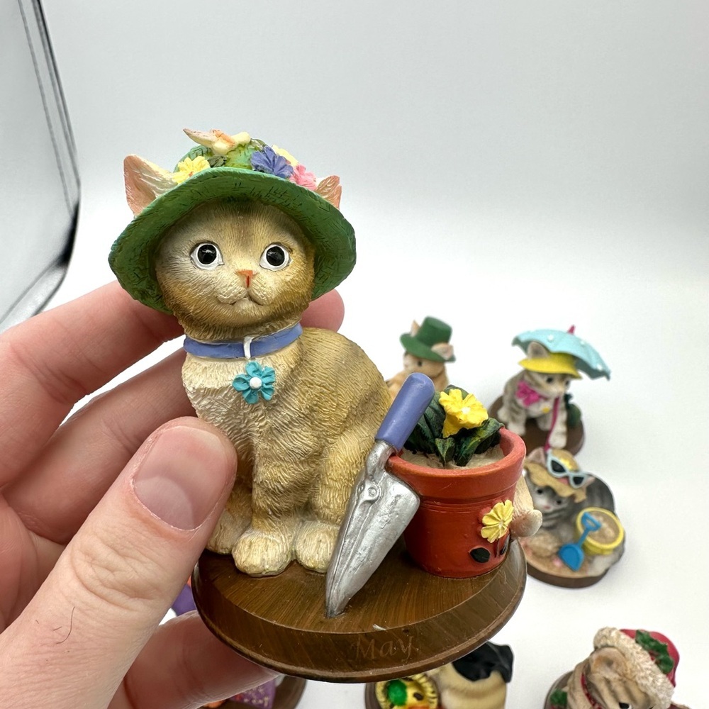 The Bradford Exchange Cat Purr-fect Perpetual Calendar Figures - Missing Jan - Picture 6 of 16